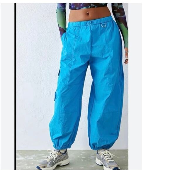Urban Outfitters Light Blue Cargo Parachute Pants Joggers XS - Picture 1 of 8